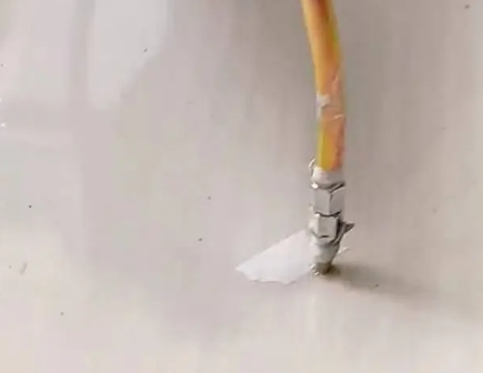 西区瓷砖空鼓维修公司专业解答在瓷砖铺贴过程中，如果使用的砂料过粗（如全部使用了粗砂），可能会导致以下问题